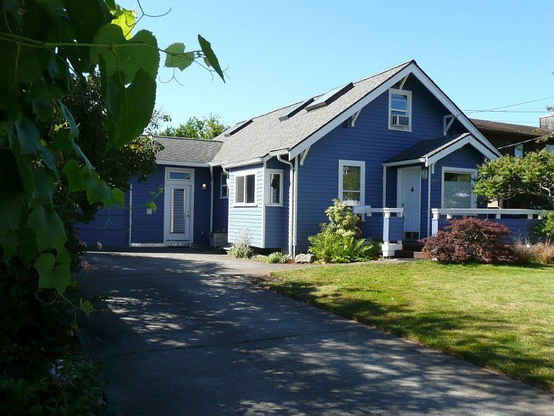 1810 Harris is at the high point of Harris Avenue. The driveway is blueberry lined and the house sit