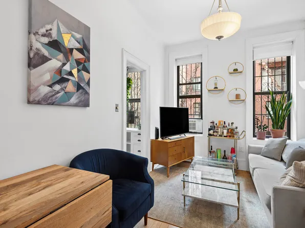 96 Perry Street image 1 of 9