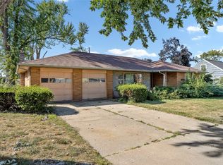 735 30th St NE, Cedar Rapids, IA 52402