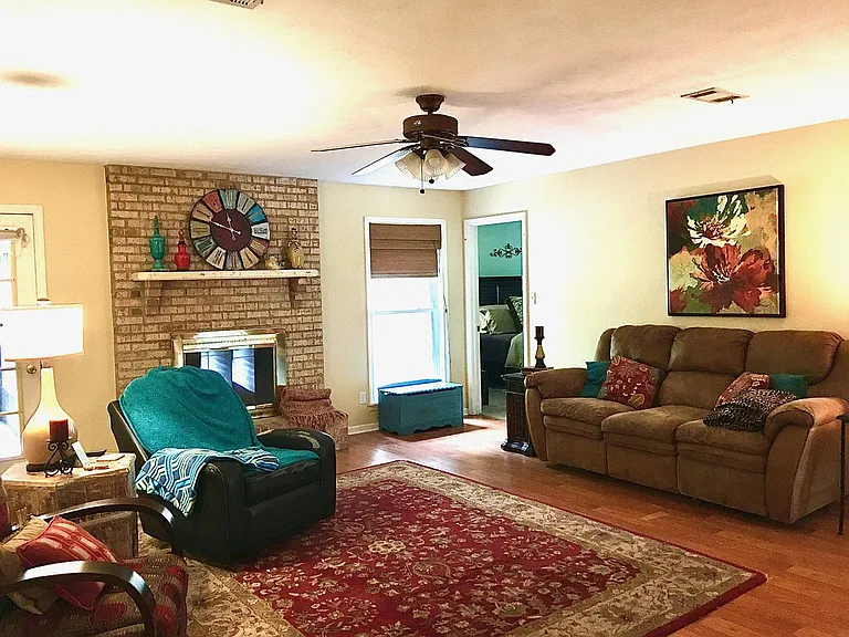 1904 Holly Hill Dr — Photo 2