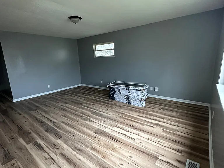 3330 Laurel St — Photo 9