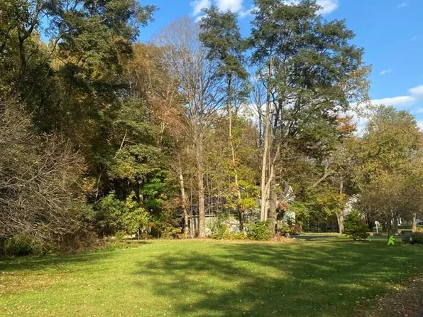 1899 Woods Edge Dr, Millport, NY 14864