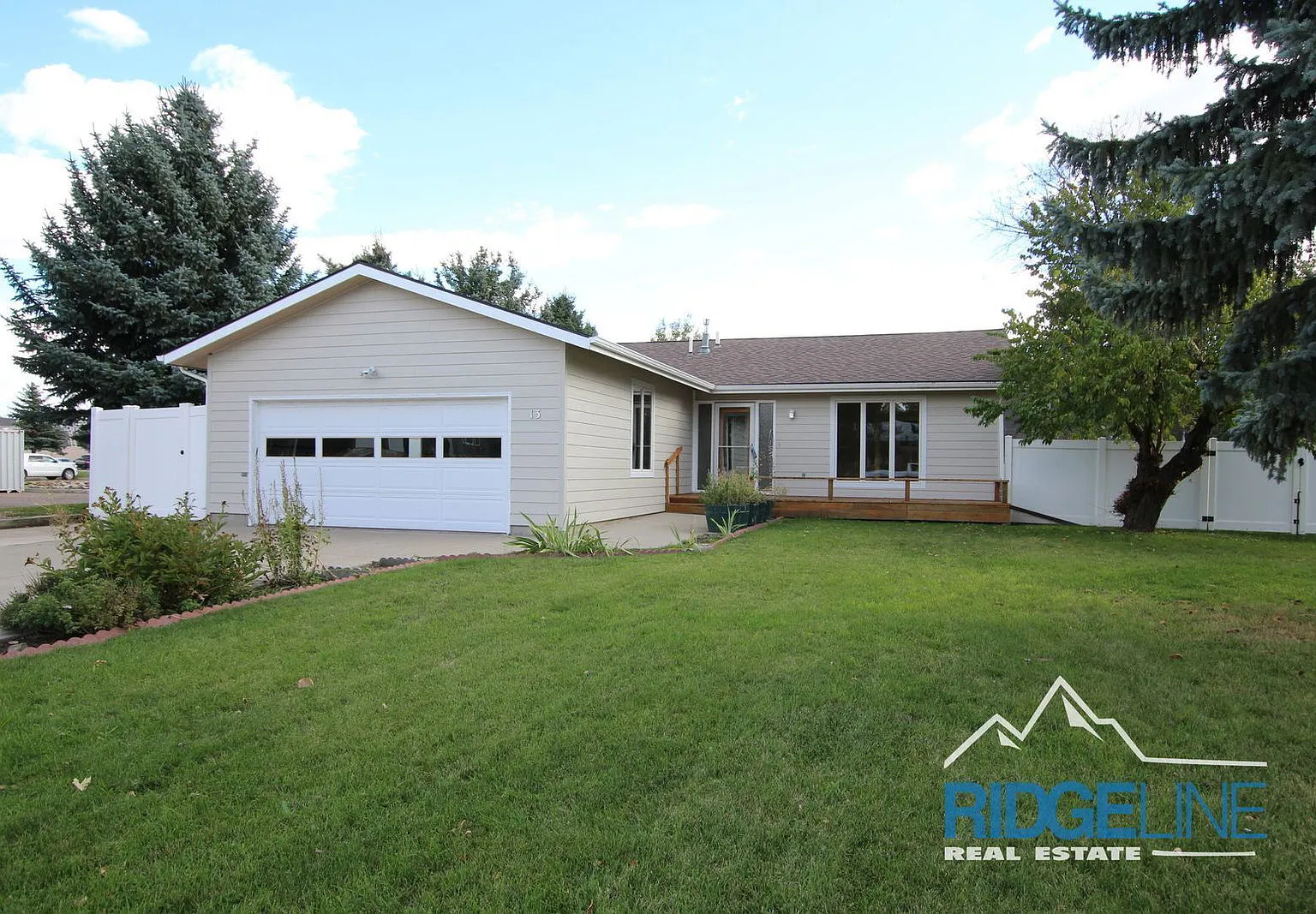 3 bed, 2.0 bath, 1584 sqft, $2,300 — Photo 1