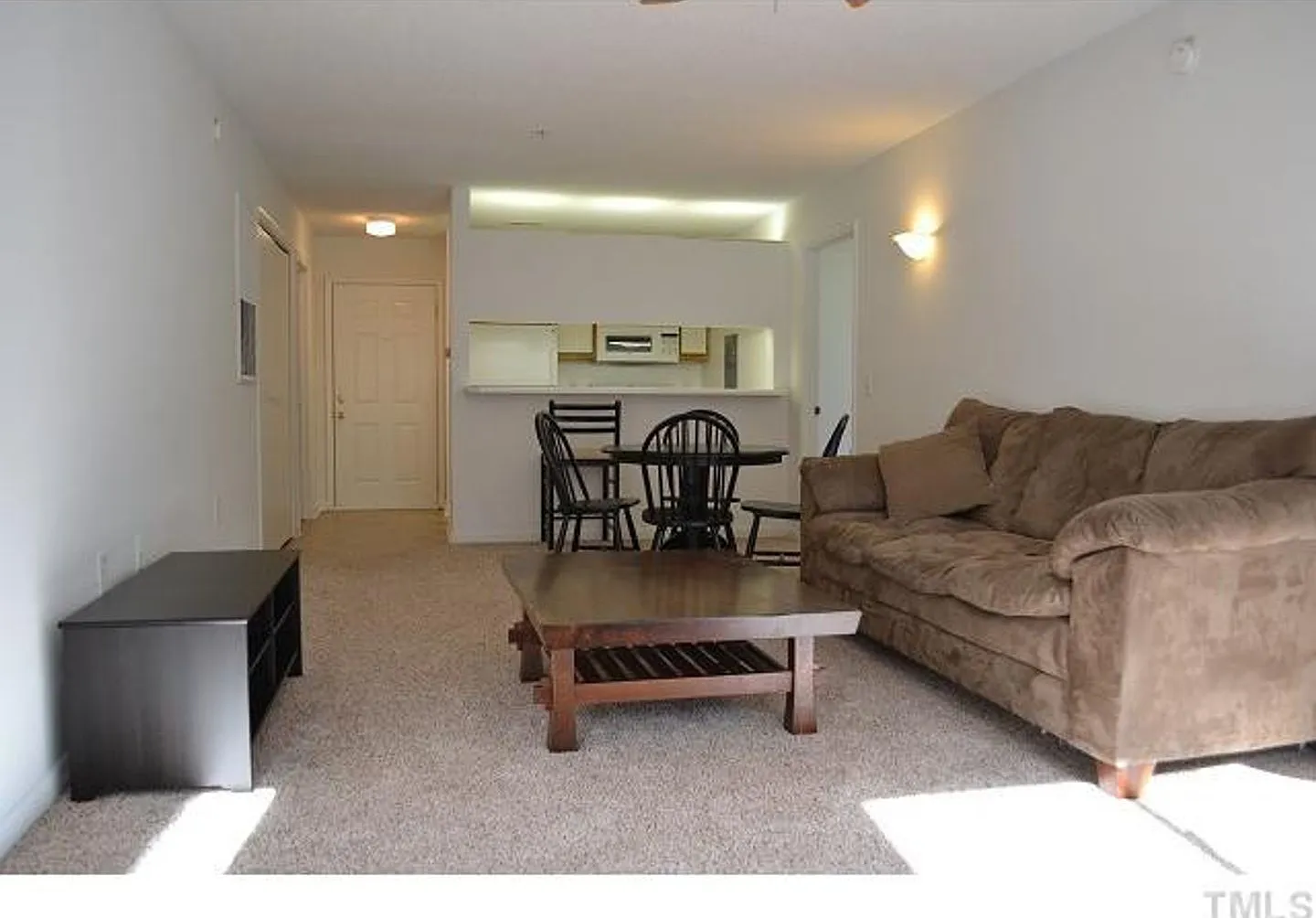 Room in 4 Bedroom Home at Collegiate Cir — Photo 3