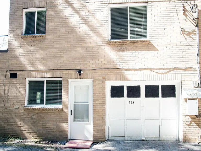 1223 Greenbrier Rd #1 — Photo 17