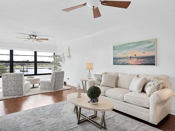 3rd image of 16 Plantation Dr APT 204