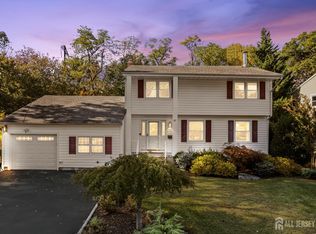 14 Mayling Ct, Edison, NJ 08837