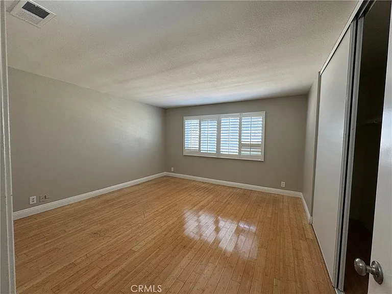 4037 S Ellesford Ave — Photo 12