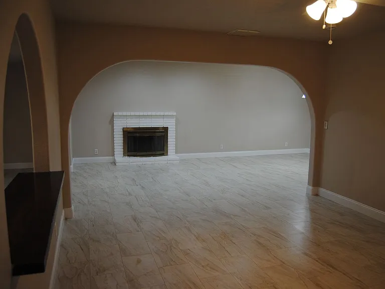 8817 Butternut Ave — Photo 4