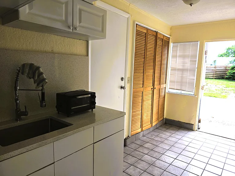 814 Poplar Dr #B — Photo 12