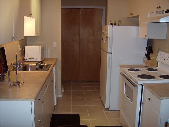 4th image of 10457 Des Moines Memorial Dr APT 201