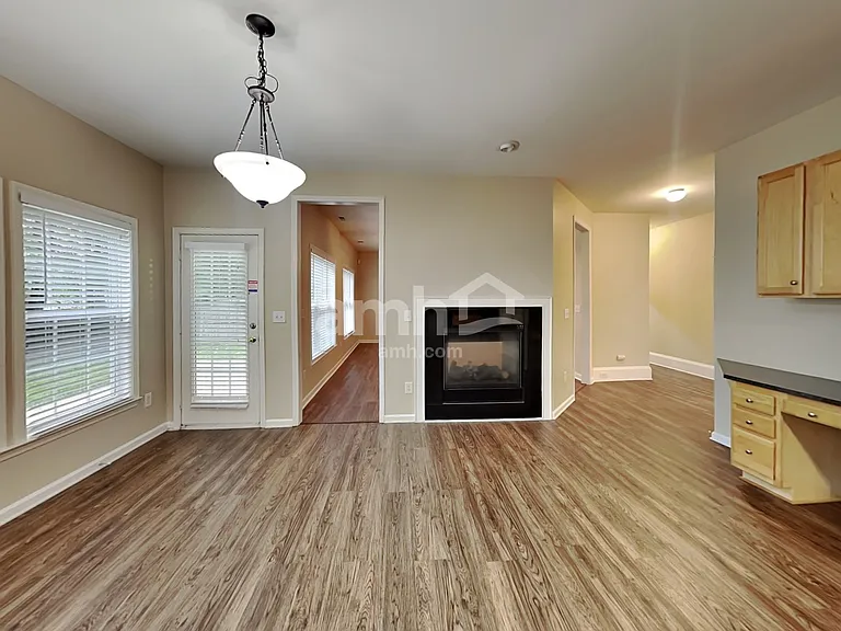 5584 Cambridge Bay Dr — Photo 6