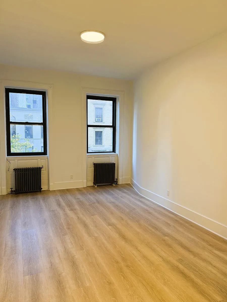 Photo 1 of 13 - 1061 Madison Ave #4A - Manhattan, NY Primary Photo - 1061 Madison Ave #4A