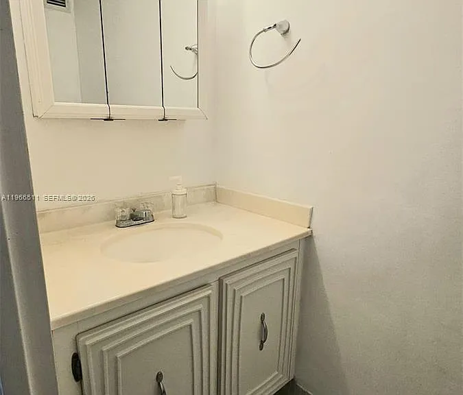 1000 Parkview Dr #605 — Photo 14