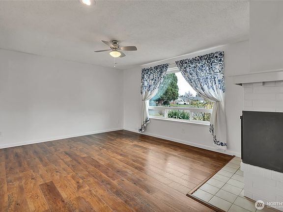4th image of 4202 222nd Street E