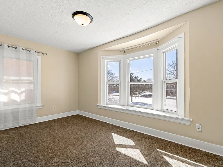 1476 W Grand Blvd — Photo 23