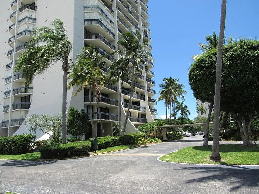2400 Presidential Way — Photo 1