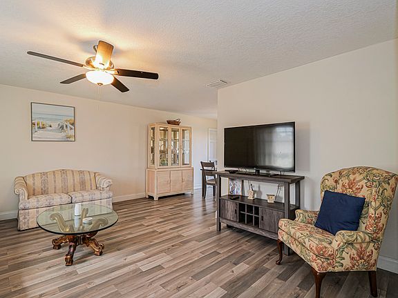 2nd image of 2490 4th Ln
