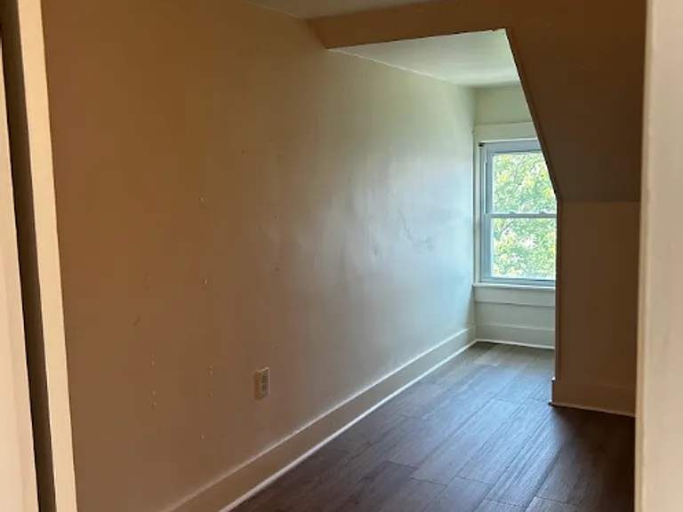 805-807 N Irving Ave — Photo 2