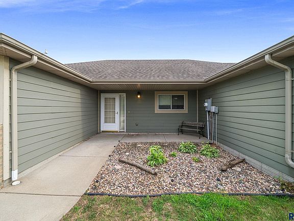 5th image of 401 Cypress Cir