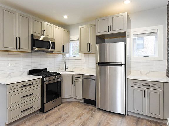 2nd image of 7738 N Eastlake Ter #W3