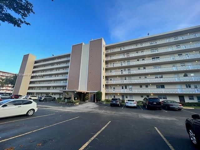 1st image of 1001 NE 14th Ave APT 406