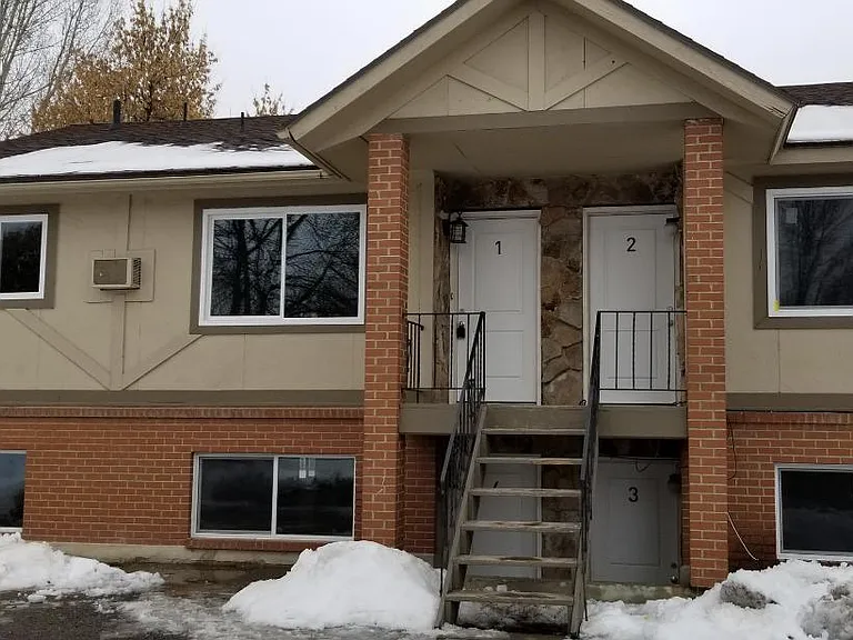 210 Riverbend Rd — Photo 5