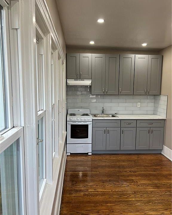 2nd image of 27 Vernon Ave #2A