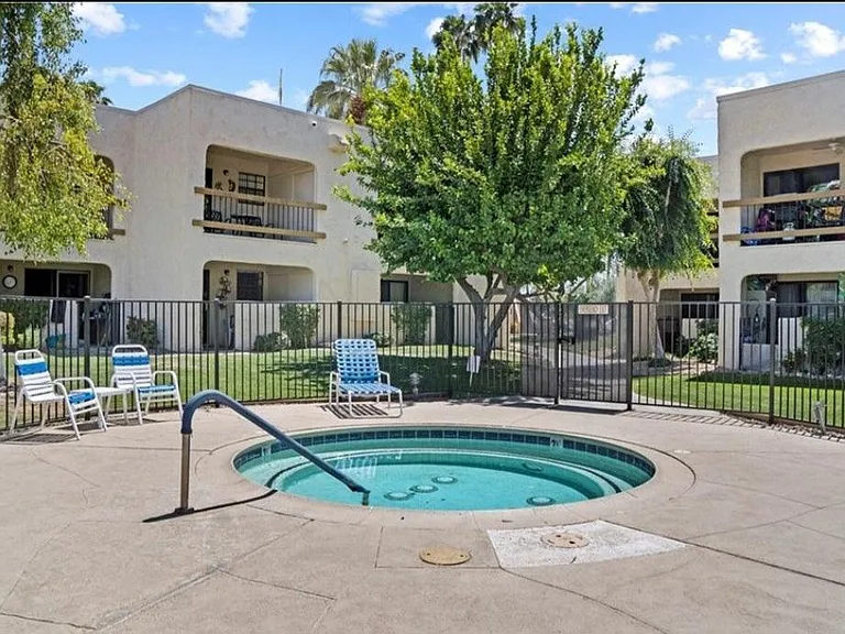 5300 E Waverly Dr #C2 — Photo 3