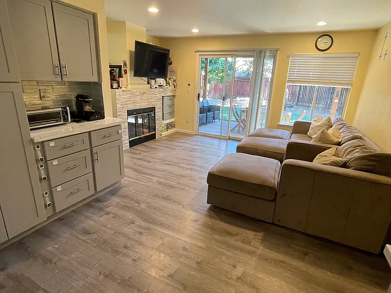 9425 Village Tree Dr — Photo 13