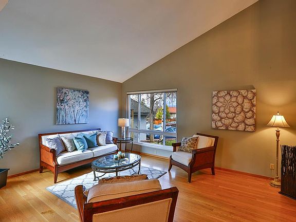 3rd image of 6429 Pelham Ct
