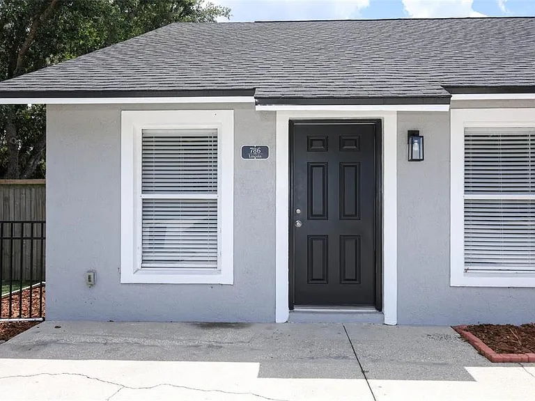 786 Lincoln Pkwy — Photo 2