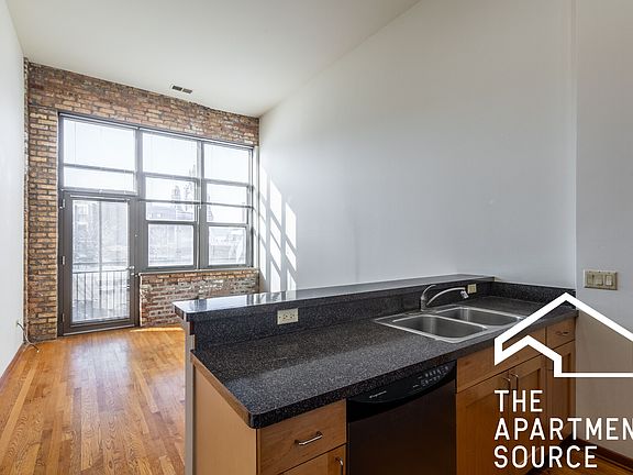 3rd image of 2934 N Milwaukee Ave #11