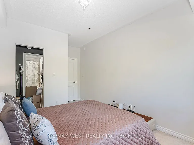 570 Lolita Gdns #209 — Photo 10
