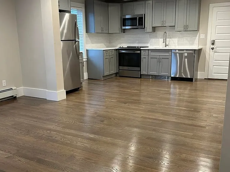 12 Lincoln St #4 — Photo 4
