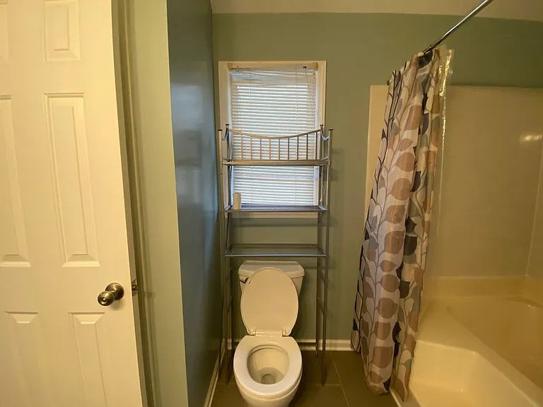 1350 Hathshire Dr — Photo 24