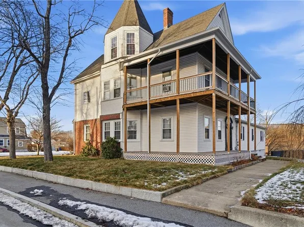1 Bouvier Ave, Lincoln, RI 02838
