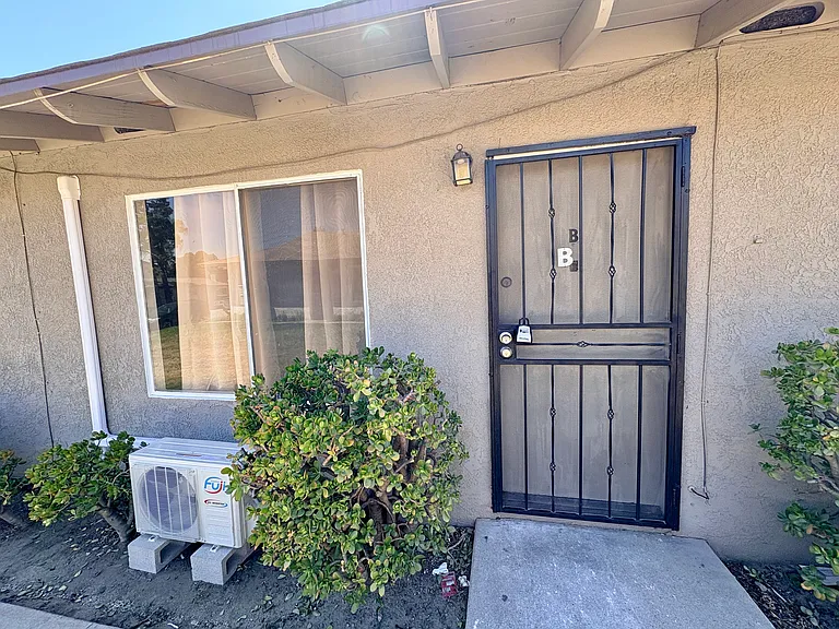 4572 Canoga St #B — Photo 3