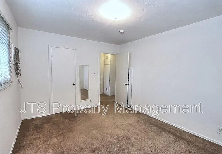 4439 V St #5 — Photo 15