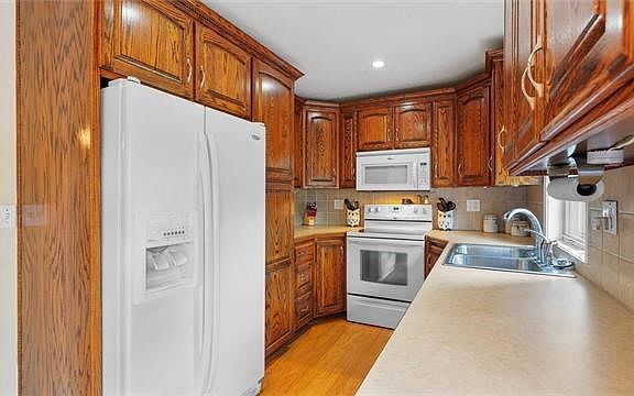 4th image of 102 Sherri Ln