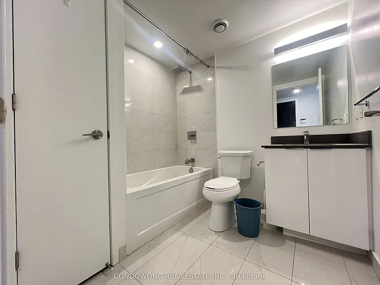 501 Yonge St #4812 — Photo 8