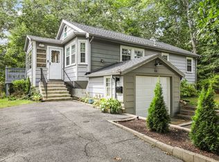 17 Mayflower Ave, Wareham, MA 02571