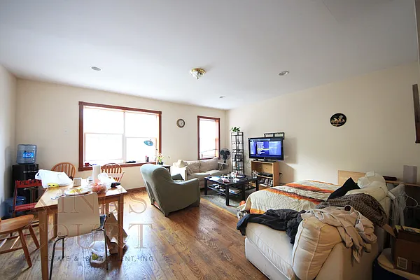 Rented by Kings Court Real Estate | media 12