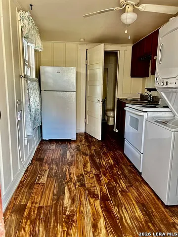 1 bed, 1.0 bath, 450 sqft, $900 — Photo 2