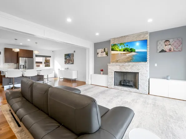 807 Edgewood Lane image 3 of 37