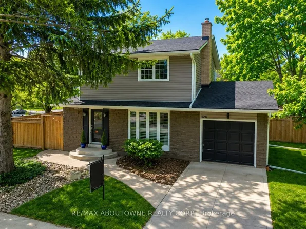 126 Otter Cres, Oakville, ON L6H 1E6