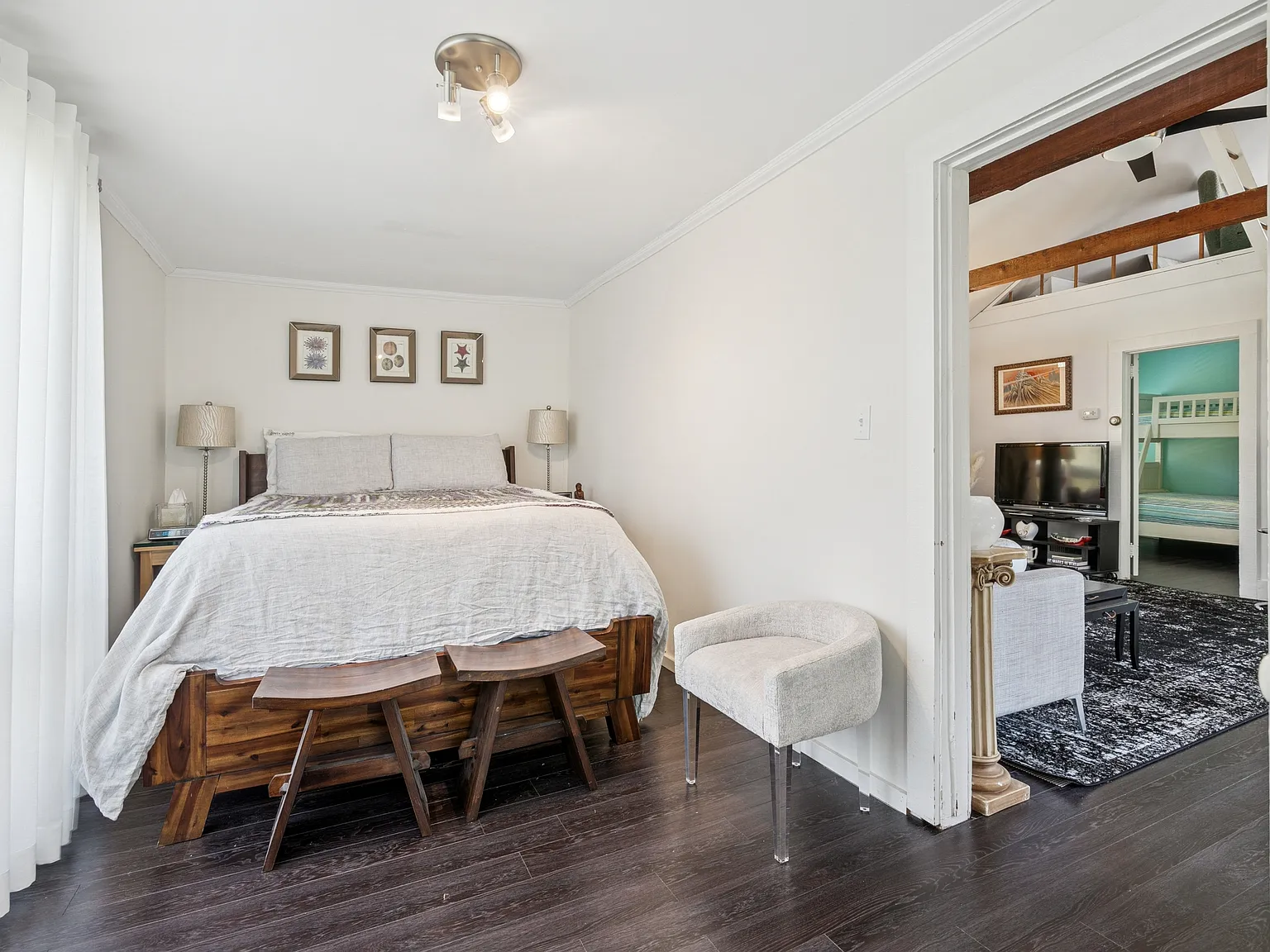 Cute Cottage In The Village All Year-Round Rental — Photo 4