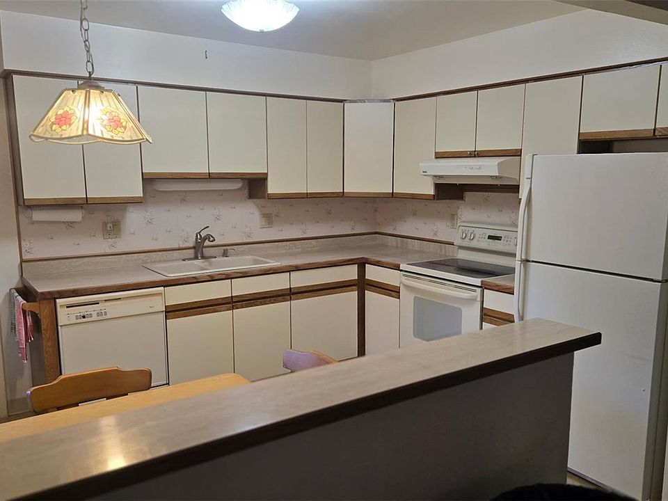 2nd image of 647 S Worchester Street