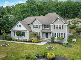 5 Charlottes Way, Danbury, CT 06811