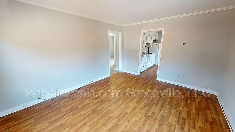 2 bed, 1.0 bath, $950 — Photo 3